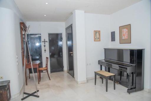 Theodore'S Maisonette Next To The Metro Station Athena Bagian luar foto
