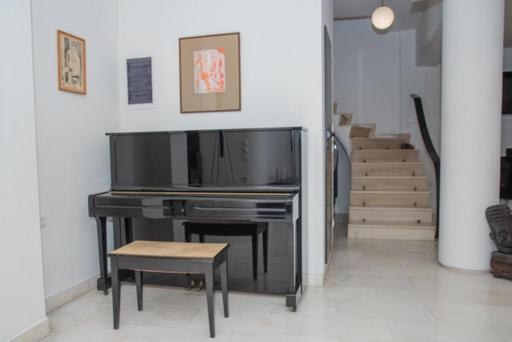 Theodore'S Maisonette Next To The Metro Station Athena Bagian luar foto