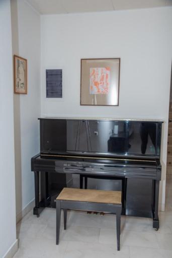 Theodore'S Maisonette Next To The Metro Station Athena Bagian luar foto